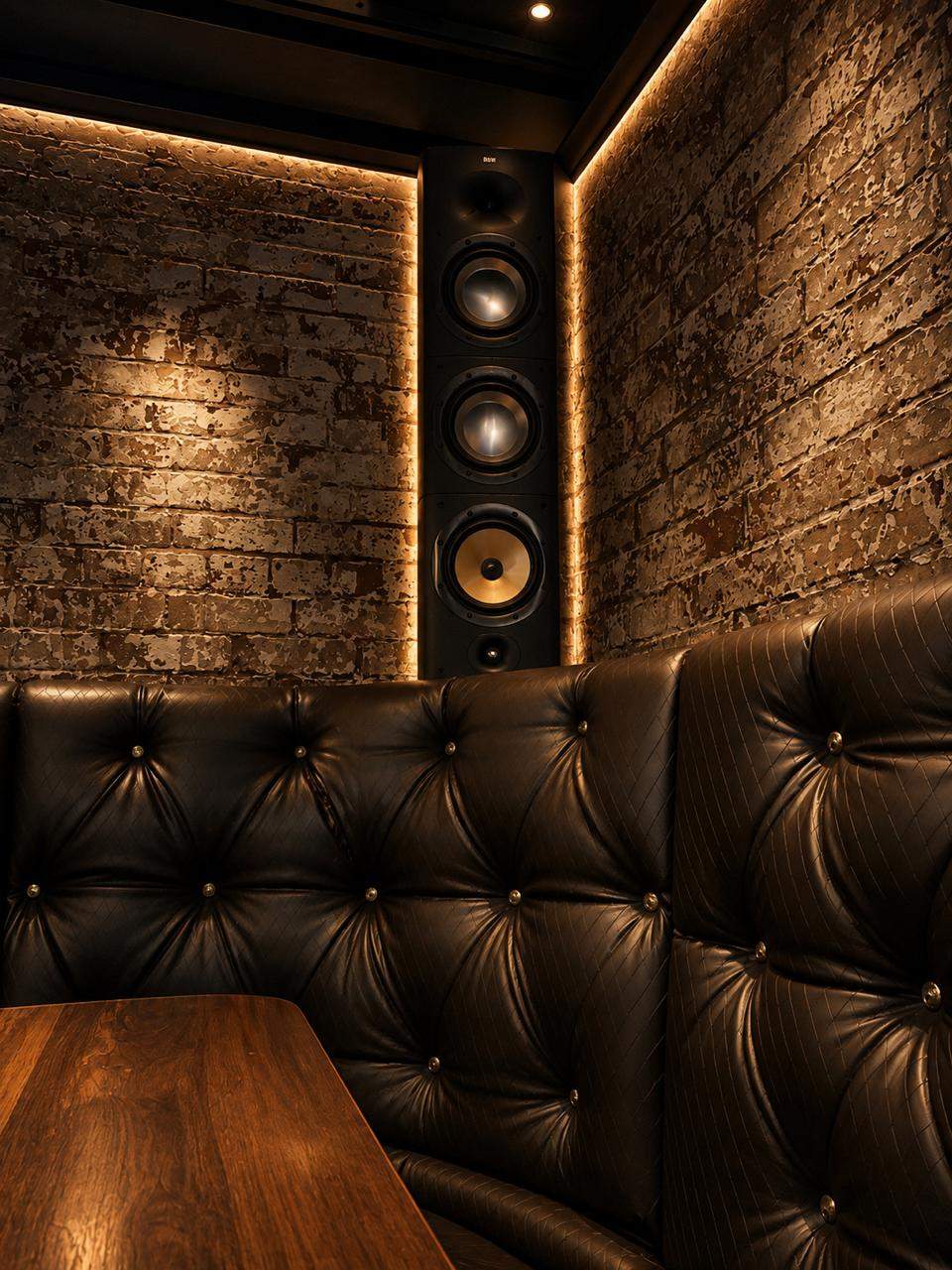 Showroom speaker and multiroom audio demonstration